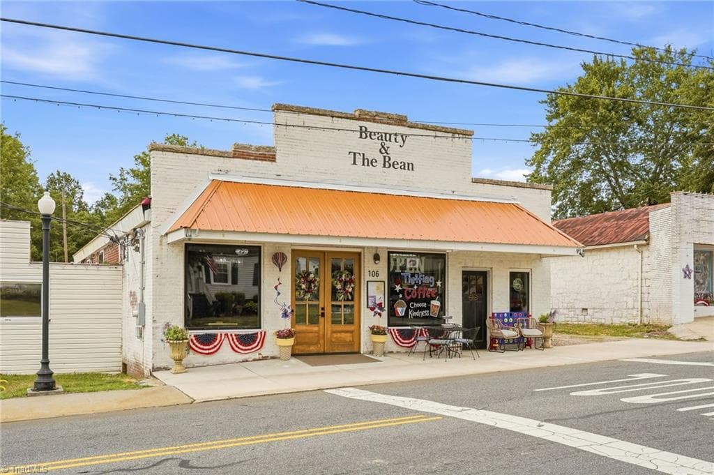 Remarks at 106 N Main Street, Salisbury NC 28144, Salisbury, photo 3 of 50