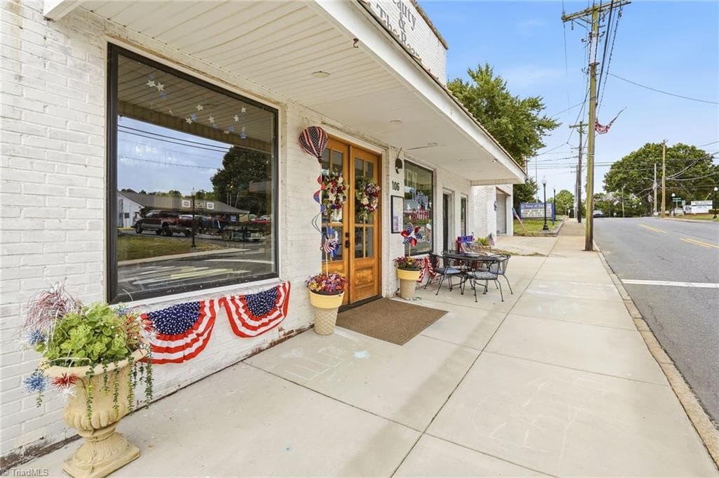 Remarks at 106 N Main Street, Salisbury NC 28144, Salisbury, photo 5 of 50