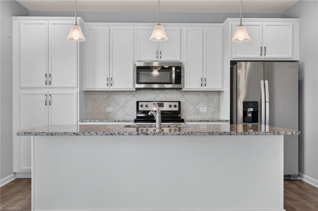 Stick/Site Built at 3424 Vickrey Woods Place, High Point NC 27260, photo 6 of 44