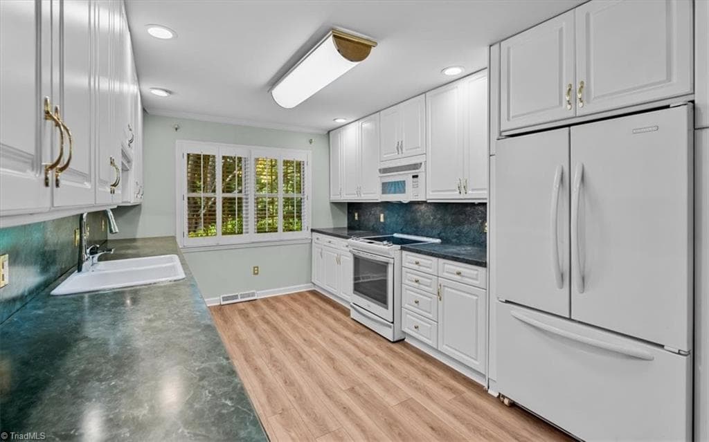 Stick/Site Built at 3912 Watauga Drive, Greensboro NC 27410, photo 14 of 50