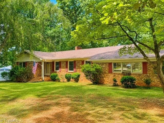 10 Woodcrest Drive, Lexington NC 27295