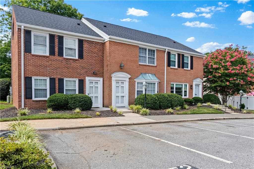 371 Hanover Arms Court, Winston-Salem NC 27104