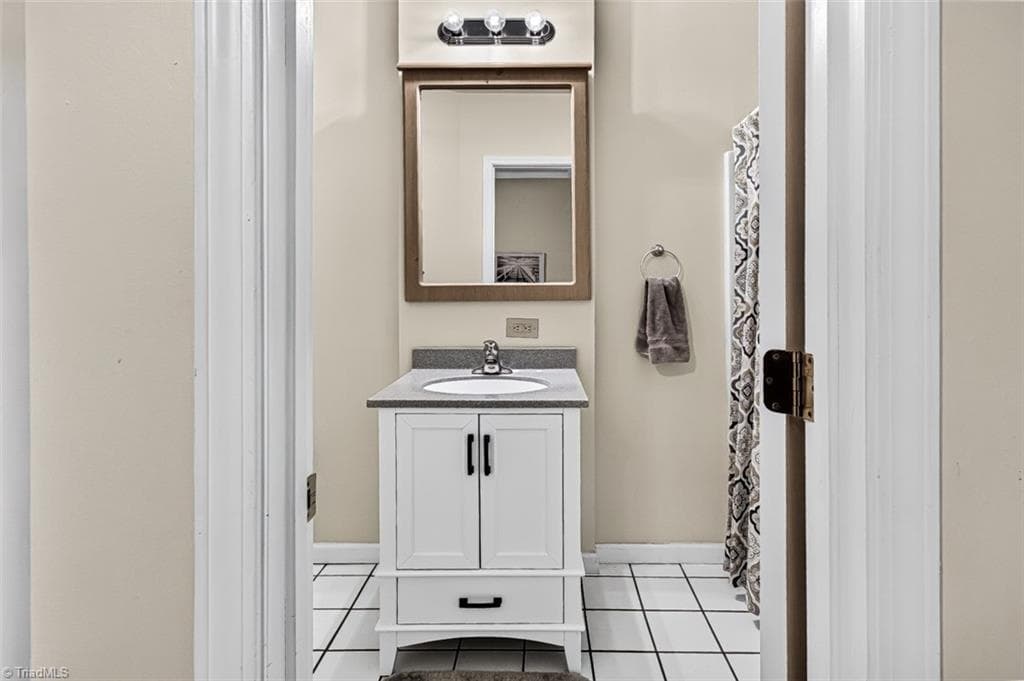 BR 5 Attached Bath - 827 Anns Court, Asheboro NC 27205, Asheboro