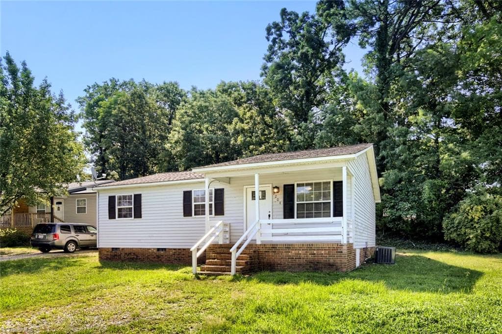 Stick/Site Built at 2204 Gable Way, High Point NC 27262, photo 2 of 19