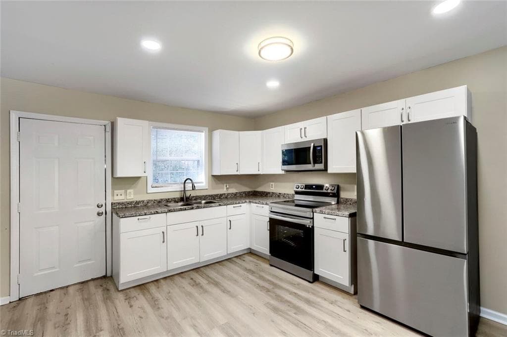 Stick/Site Built at 2204 Gable Way, High Point NC 27262, photo 6 of 19