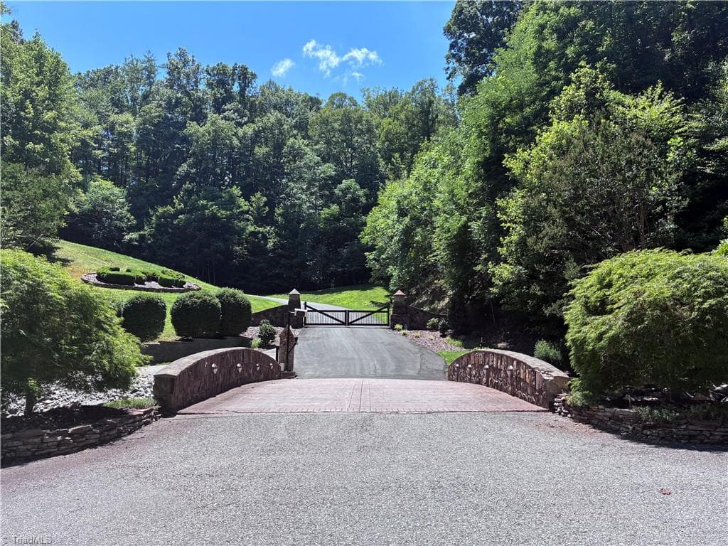 00 Breakaway Drive, McGrady NC 28649