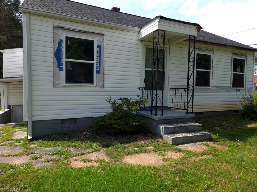 Remarks at 402 and 410 Worth Street, Mount Airy NC 27030, photo 10 of 20