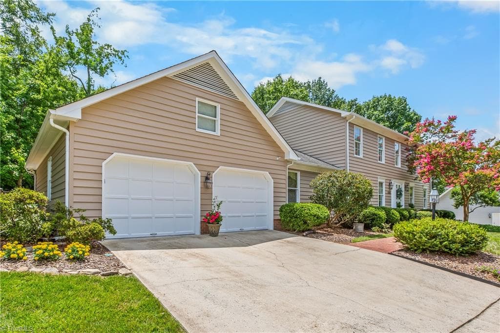 Stick/Site Built at 1203 Brookfield Court, High Point NC 27262, photo 4 of 50