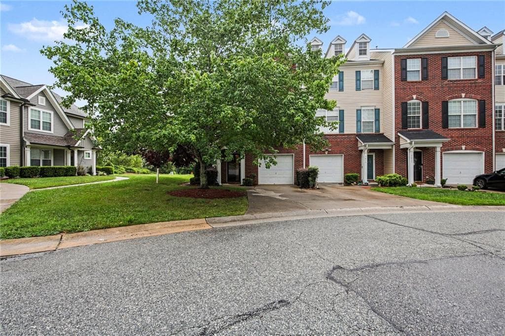 Stick/Site Built at 3813 Tarrant Trace Circle, High Point NC 27265, photo 3 of 27