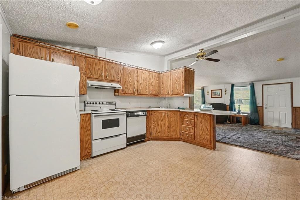 Manufactured Home at 812 Forest Hills School Road N, Marshville NC 28103, Marshville, photo 10 of 26