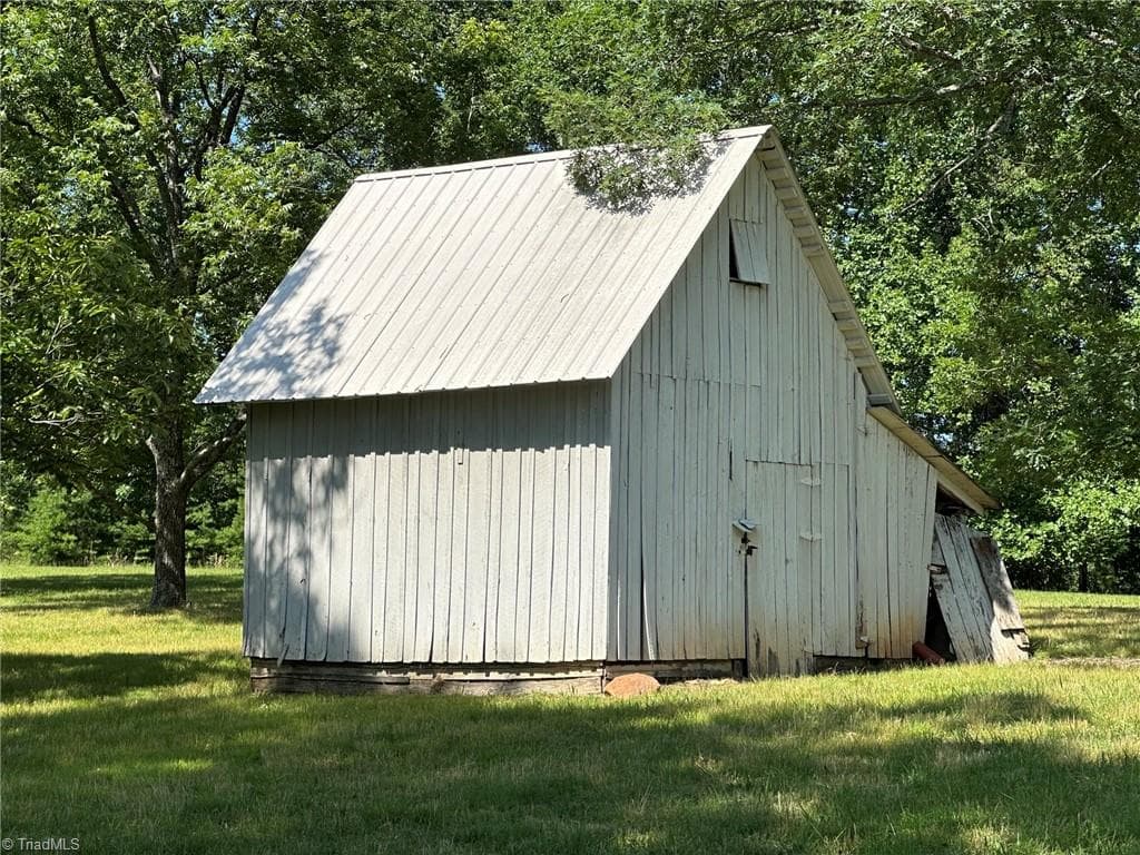 Remarks at 4188 US Highway 21, Thurmond NC 28683, photo 14 of 22