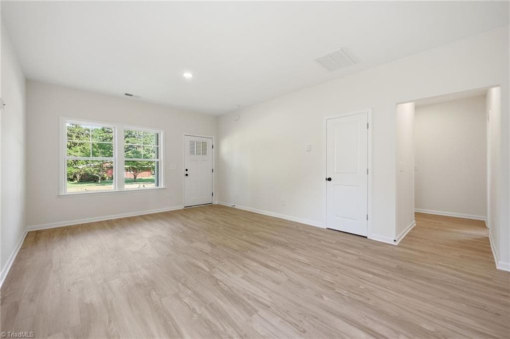 Stick/Site Built at 122 Maplewood Avenue, Thomasville NC 27360, photo 6 of 36