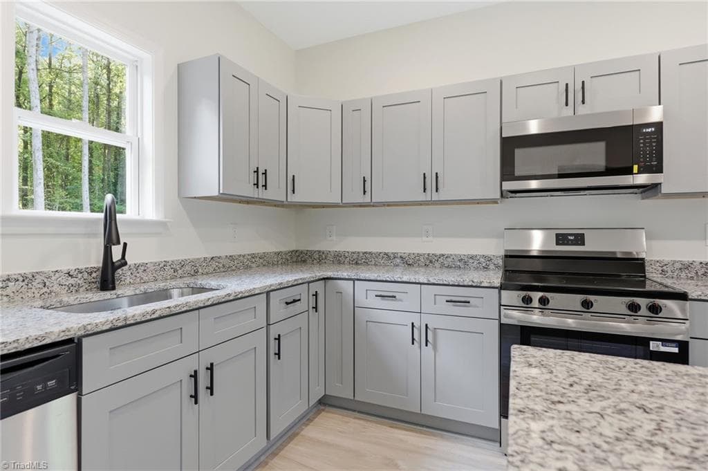 Stick/Site Built at 122 Maplewood Avenue, Thomasville NC 27360, photo 10 of 36