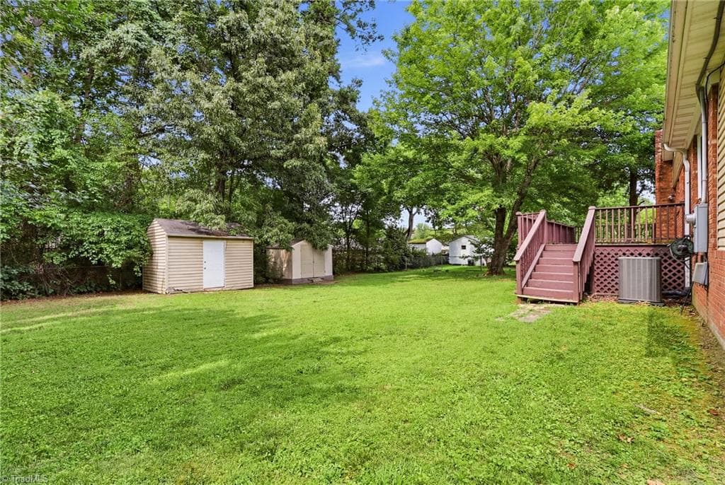 Stick/Site Built at 1609 Seven Oaks Place, High Point NC 27265, photo 26 of 37