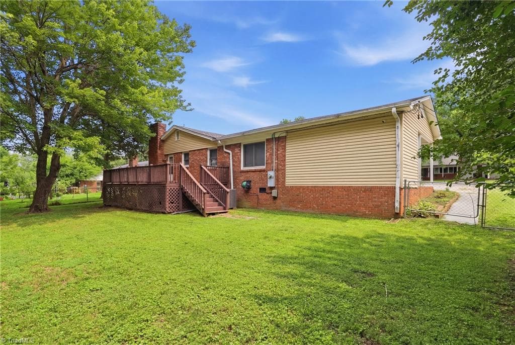 Stick/Site Built at 1609 Seven Oaks Place, High Point NC 27265, photo 28 of 37
