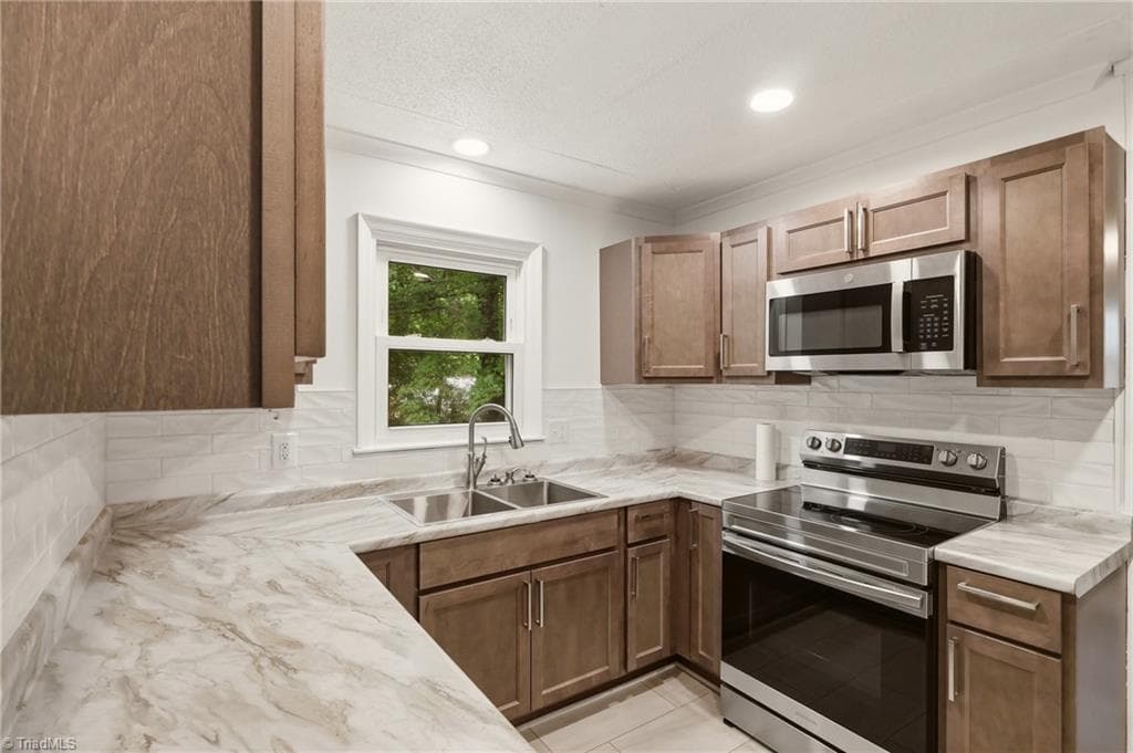 Stick/Site Built at 1609 Seven Oaks Place, High Point NC 27265, photo 11 of 37