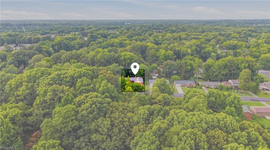 Stick/Site Built at 1609 Seven Oaks Place, High Point NC 27265, photo 35 of 37