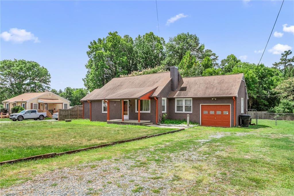 Stick/Site Built at 2442 Hoskins Road, Burlington NC 27215, Burlington, photo 2 of 30