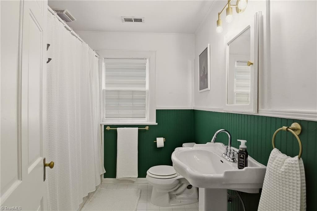 Stick/Site Built at 2209 W Friendly Avenue, Greensboro NC 27403, photo 23 of 46