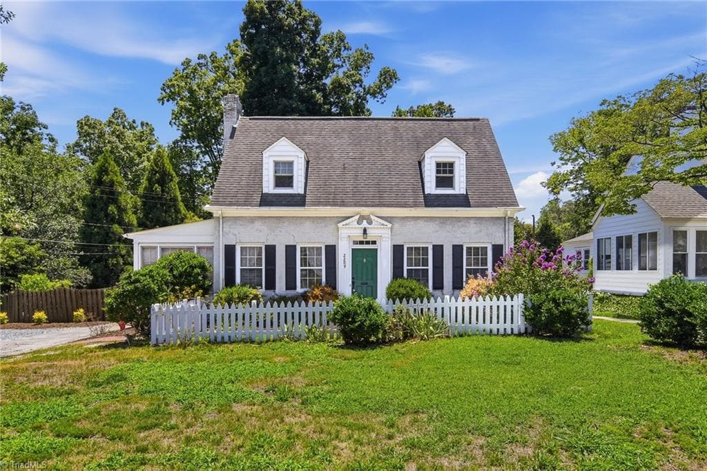 2209 W Friendly Avenue, Greensboro NC 27403