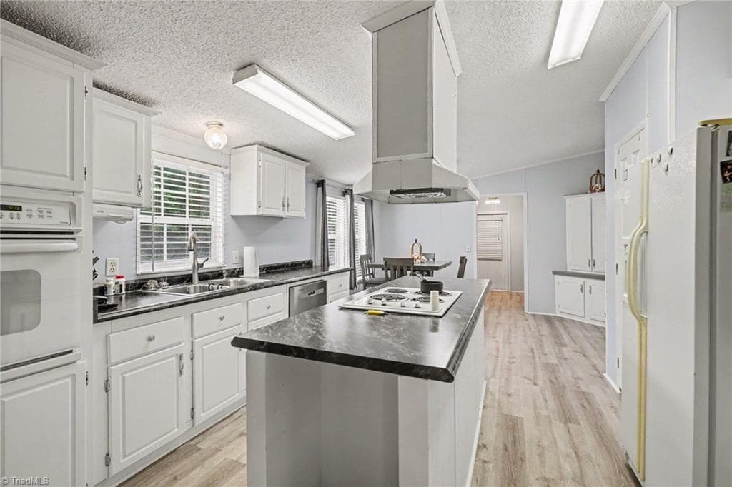 Manufactured Home at 2298 Ray Loop Road, Westfield NC 27053, photo 9 of 18
