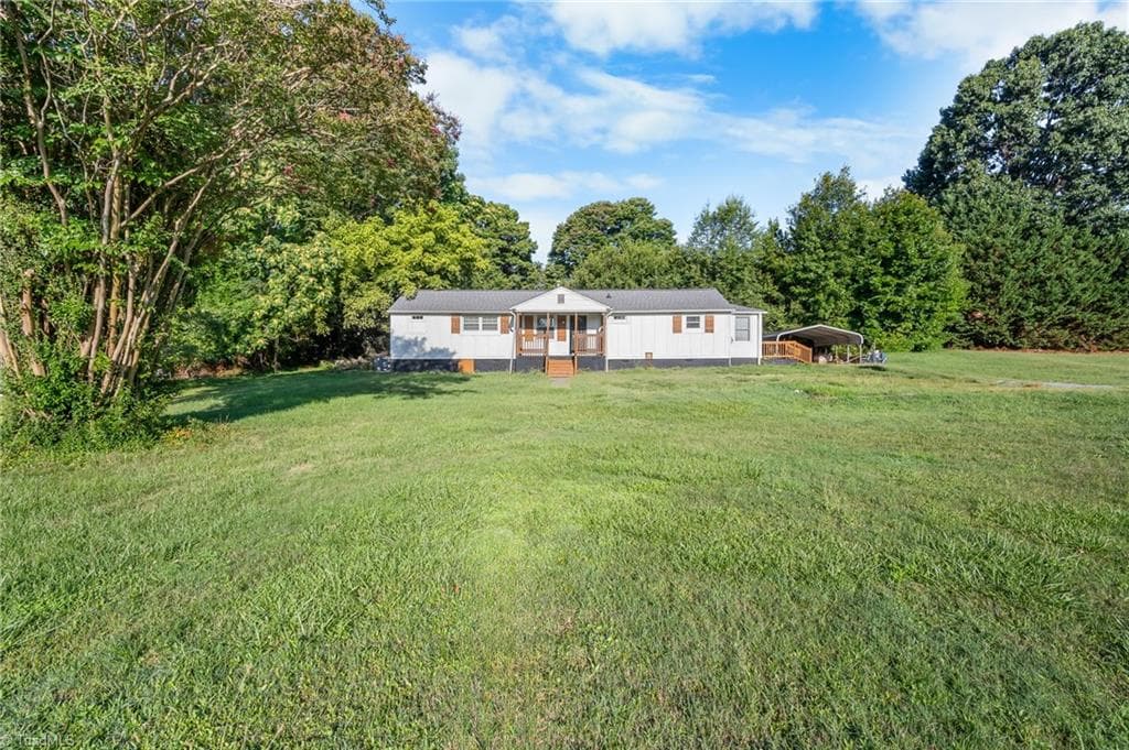Stick/Site Built at 710 Edgewood Avenue, Thomasville NC 27360, photo 2 of 26