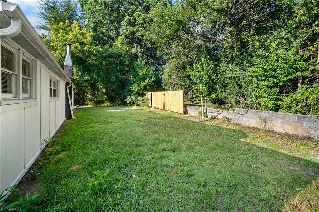 Stick/Site Built at 710 Edgewood Avenue, Thomasville NC 27360, photo 4 of 26