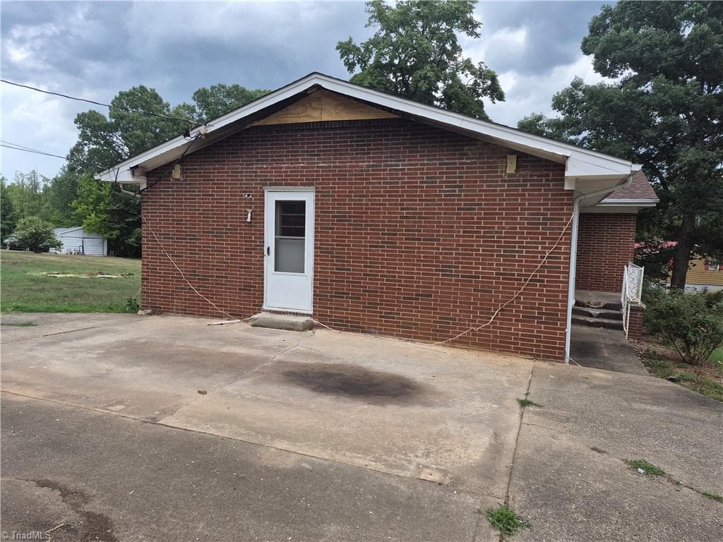 Stick/Site Built at 3150 Wentworth Street, Reidsville NC 27320, Reidsville, photo 5 of 46