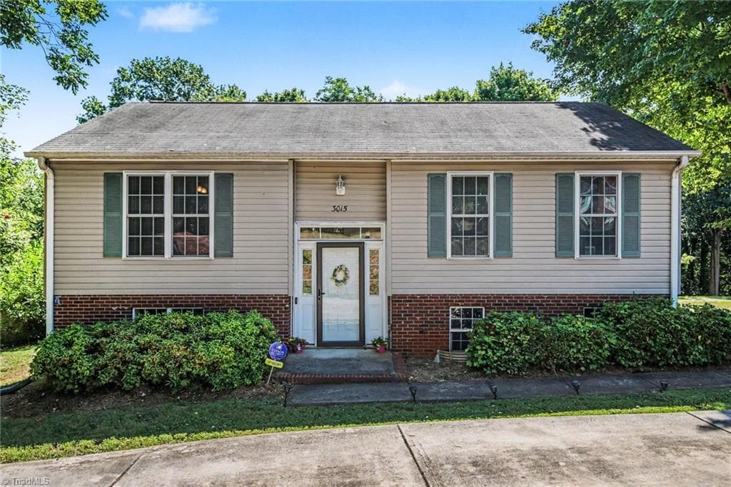 3015 Konnoak Drive, Winston-Salem NC 27127
