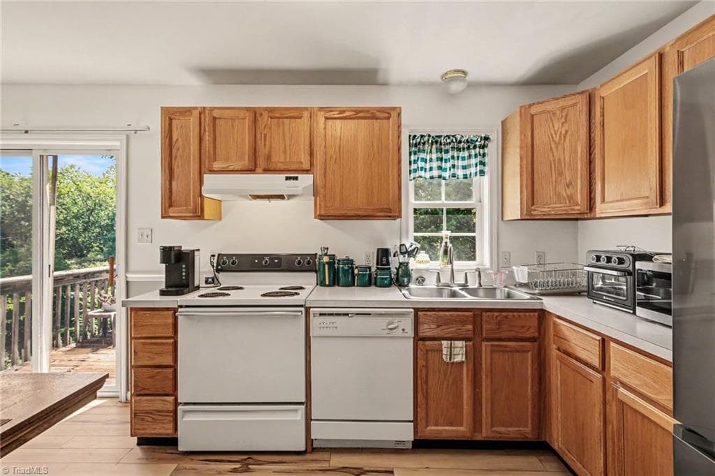 Stick/Site Built at 3015 Konnoak Drive, Winston-Salem NC 27127, Winston-Salem, photo 9 of 24