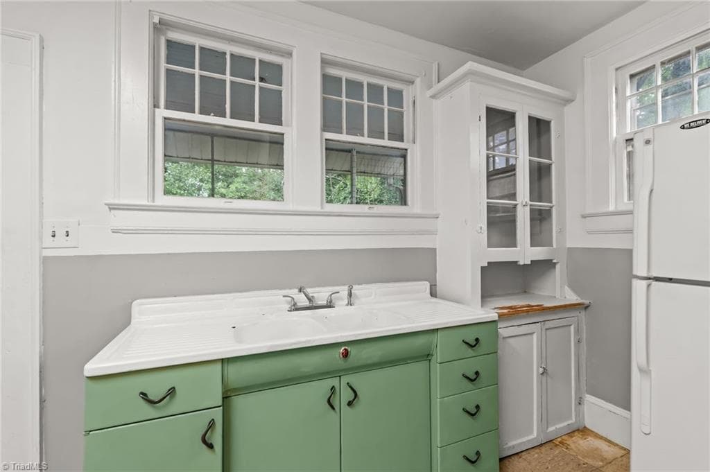 Stick/Site Built at 702 Granville Drive SW, Winston-Salem NC 27101, Winston-Salem, photo 12 of 50