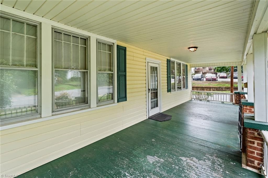 Stick/Site Built at 702 Granville Drive SW, Winston-Salem NC 27101, Winston-Salem, photo 5 of 50