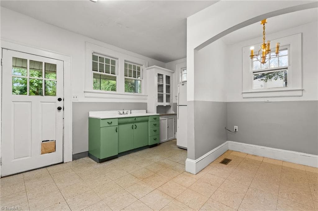 Stick/Site Built at 702 Granville Drive SW, Winston-Salem NC 27101, Winston-Salem, photo 11 of 50