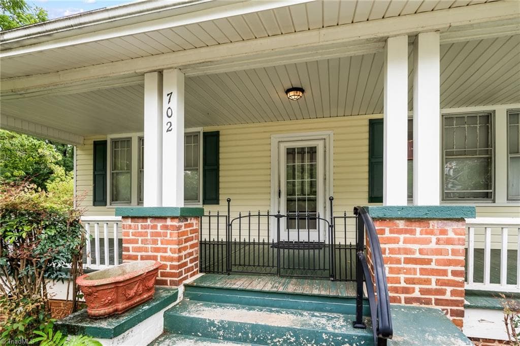 Stick/Site Built at 702 Granville Drive SW, Winston-Salem NC 27101, Winston-Salem, photo 4 of 50