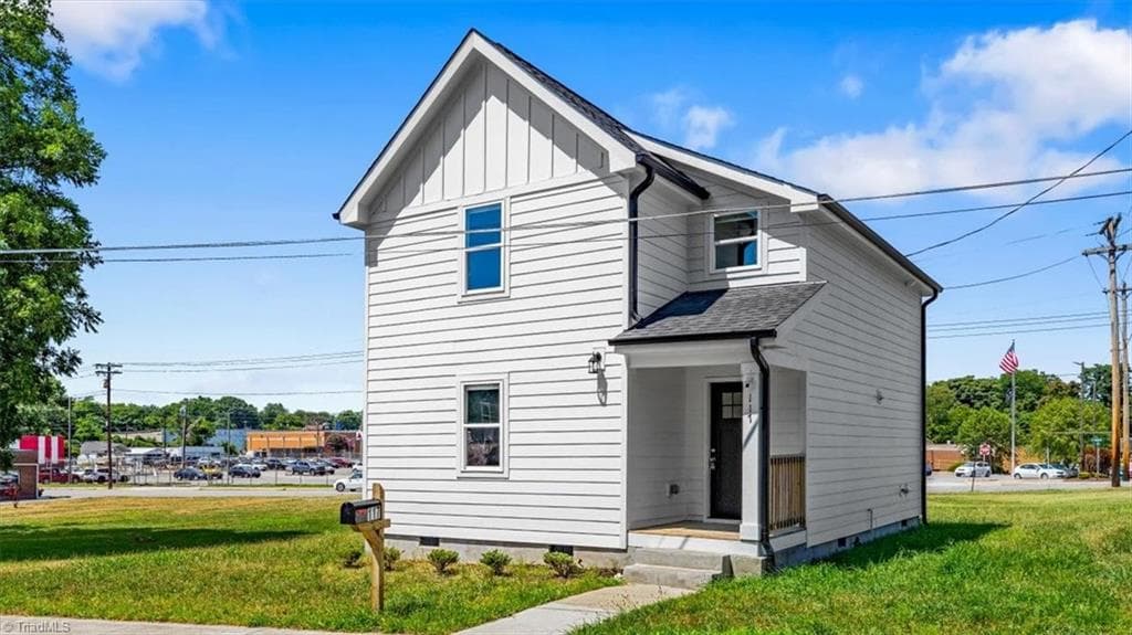 Stick/Site Built at 117 Piedmont Street, Reidsville NC 27320, photo 2 of 32