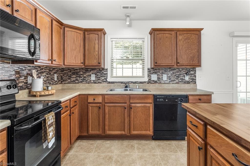 Stick/Site Built at 3869 Hickswood Creek Drive, High Point NC 27265, photo 13 of 37
