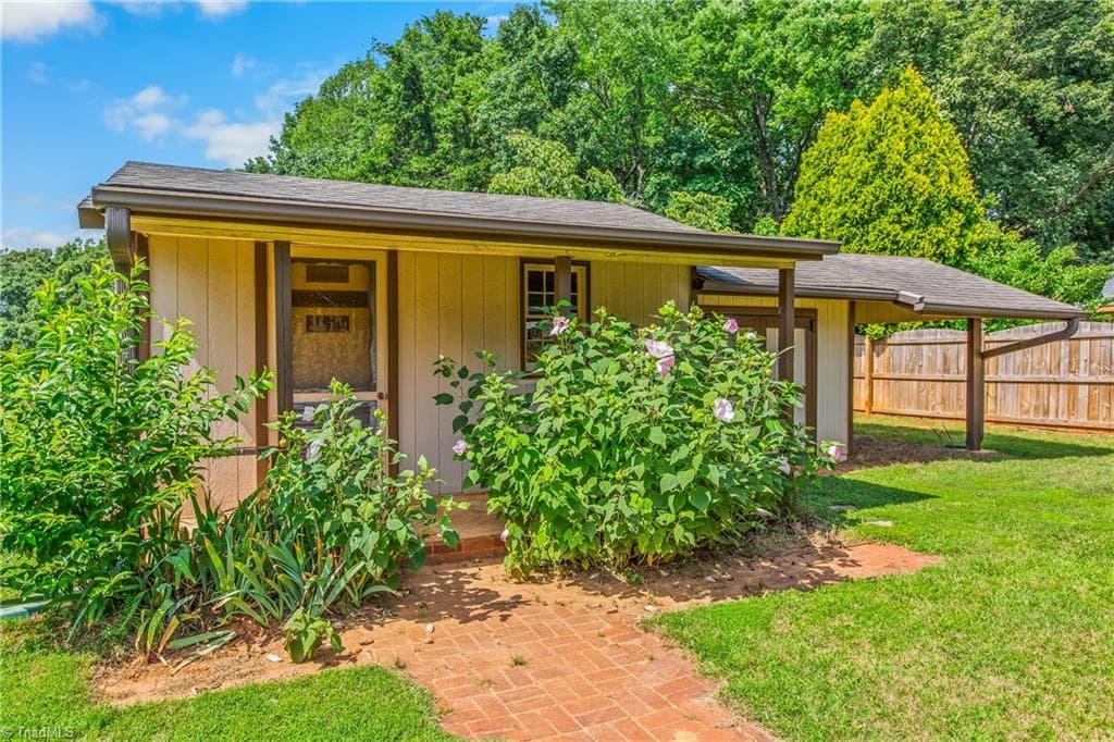 Stick/Site Built at 141 Pinelawn Drive, Kernersville NC 27284, photo 6 of 35