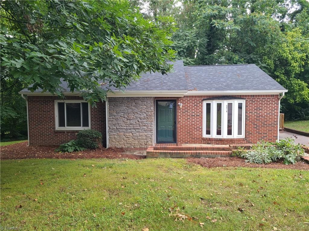 5516 Oak Summit Court, Winston-Salem NC 27105