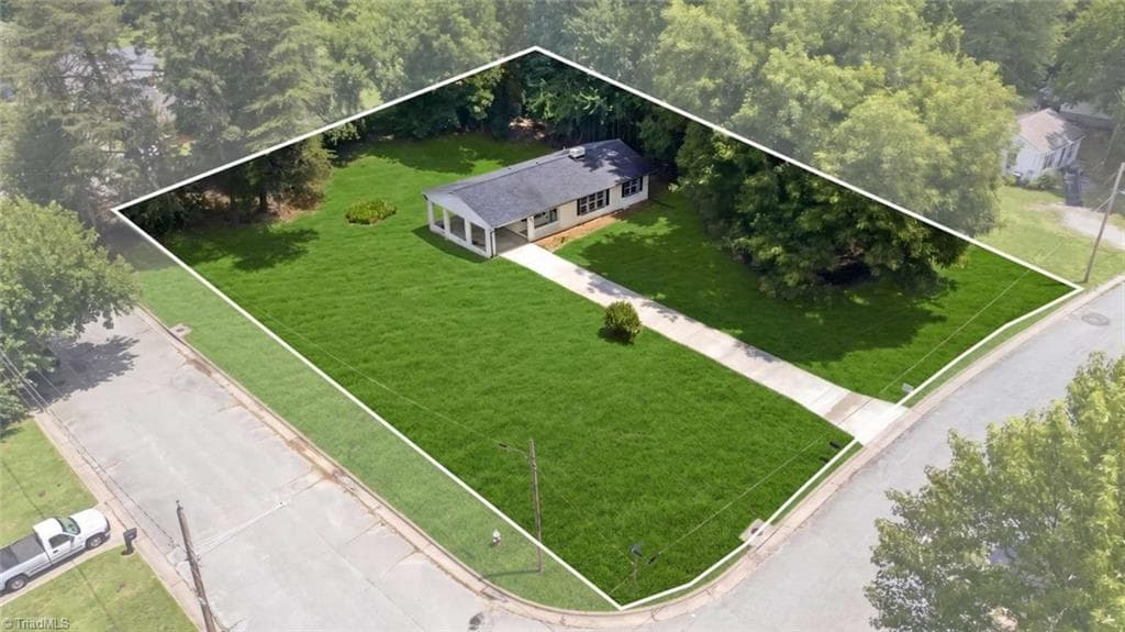 Stick/Site Built at 503 Jeanette Avenue, High Point NC 27265, photo 2 of 44