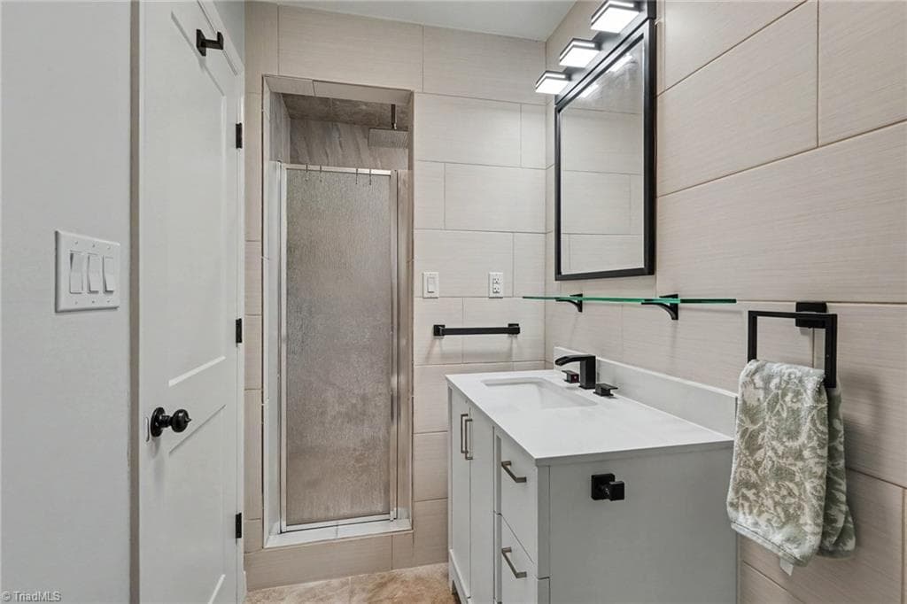 Stick/Site Built at 8430 Rumbley Road, Summerfield NC 27358, photo 9 of 44
