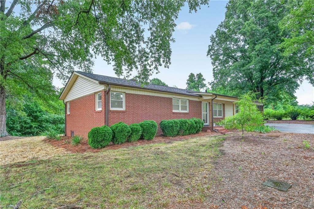 Stick/Site Built at 1401 Walnut Street, Reidsville NC 27320, photo 9 of 29