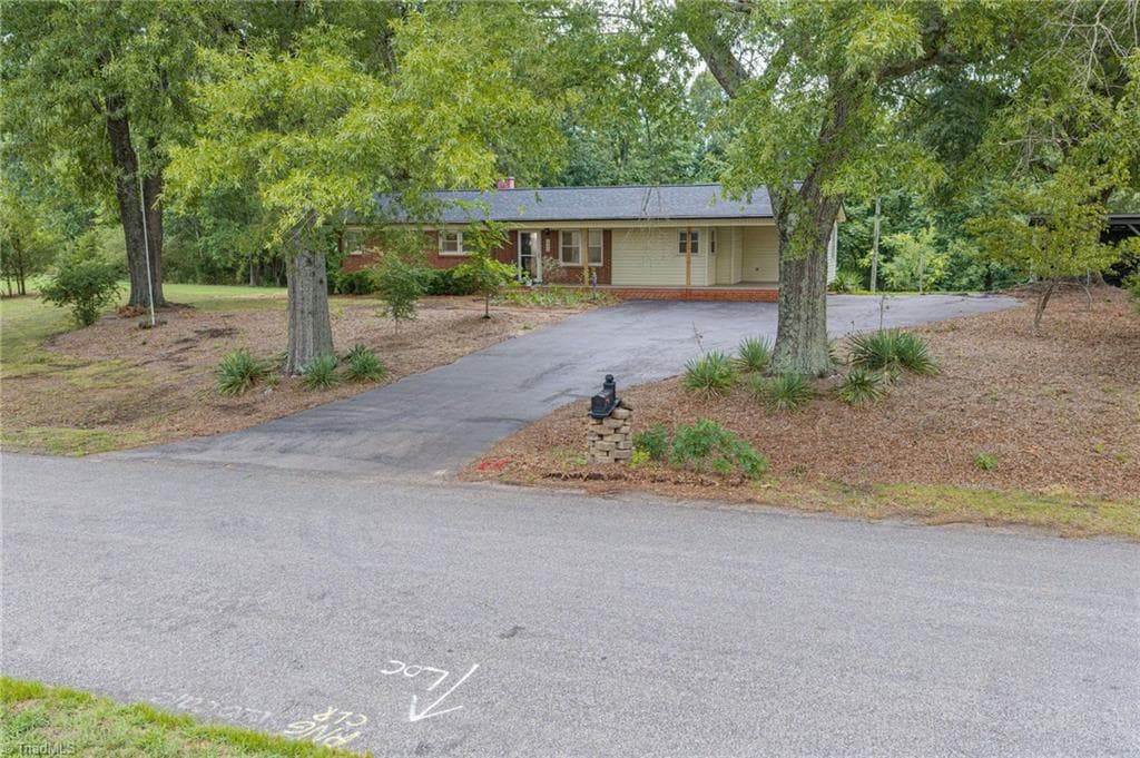 Stick/Site Built at 1401 Walnut Street, Reidsville NC 27320, photo 4 of 29