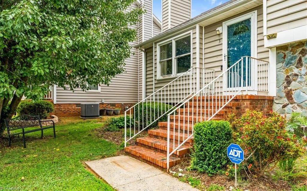 Stick/Site Built at 3 Woodlea Ridge Court, Greensboro NC 27406, photo 2 of 34