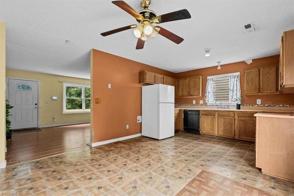 Stick/Site Built at 3 Woodlea Ridge Court, Greensboro NC 27406, photo 11 of 34