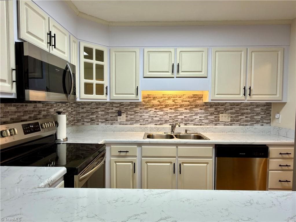 Stick/Site Built at 148 Wyndham Court, High Point NC 27265, photo 8 of 28