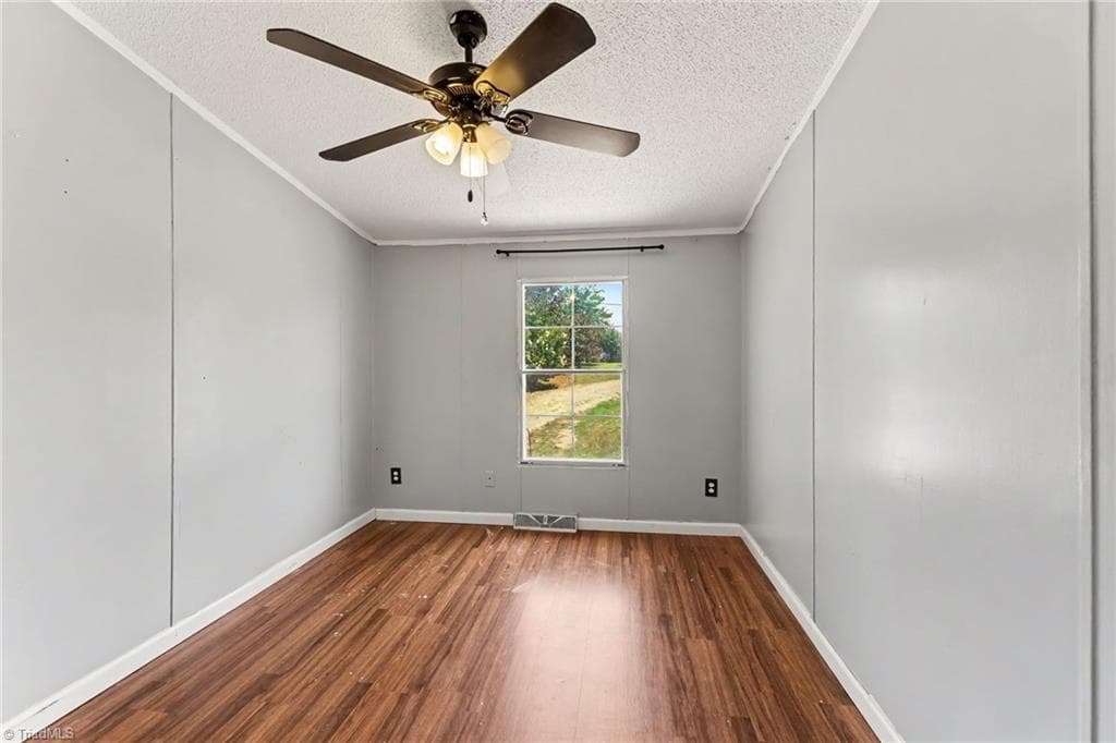 Manufactured Home at 3247 Vance Street Extension, Reidsville NC 27320, photo 26 of 33