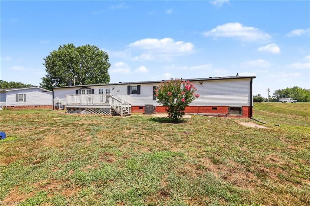 Manufactured Home at 3247 Vance Street Extension, Reidsville NC 27320, photo 30 of 33