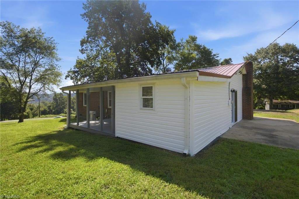 Stick/Site Built at 3123 Castle Avenue, Hickory NC 28601, Hickory, photo 29 of 34