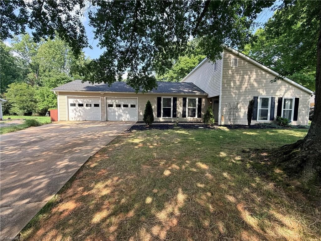 Stick/Site Built at 471 Raven Ridge Drive, Kernersville NC 27284, photo 2 of 18