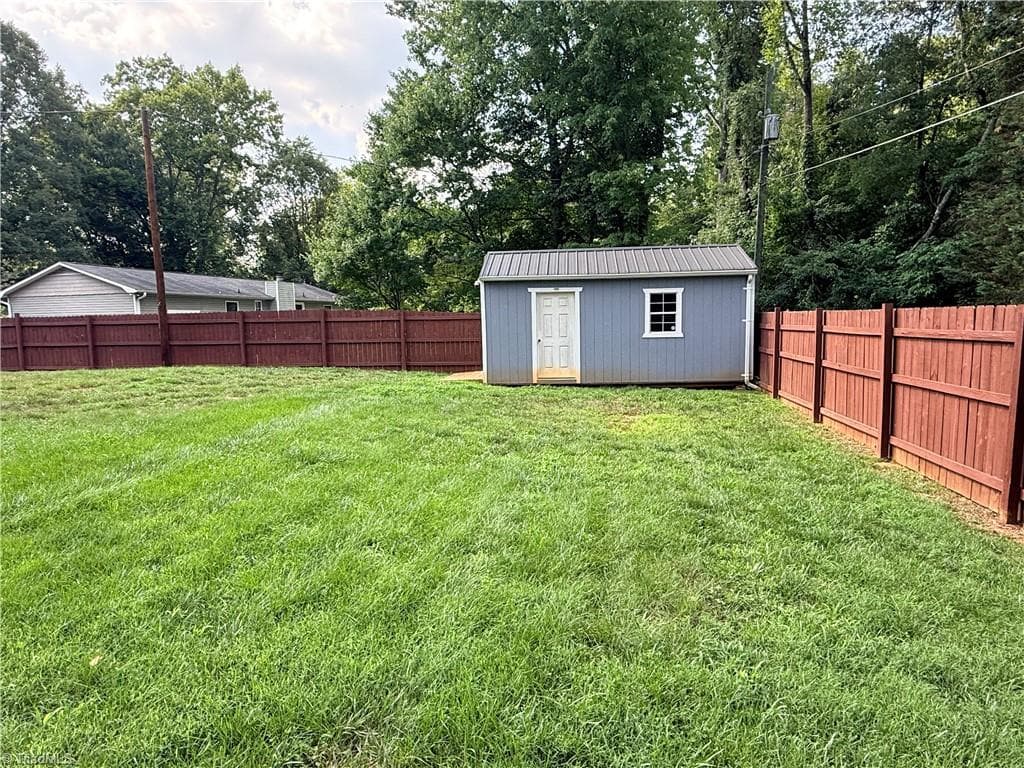 Stick/Site Built at 471 Raven Ridge Drive, Kernersville NC 27284, photo 5 of 18